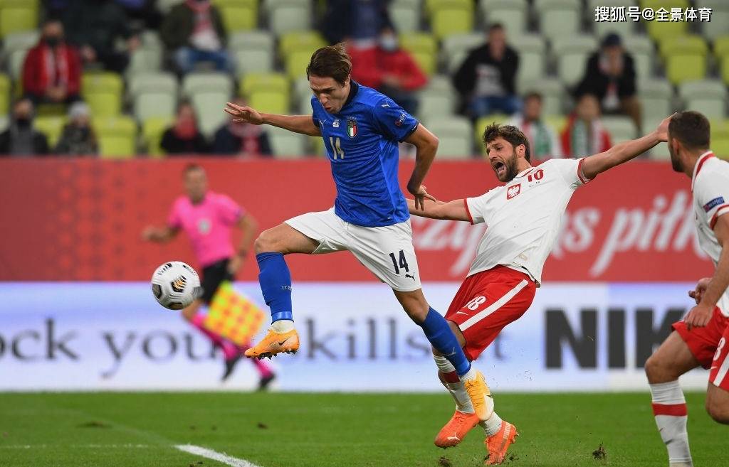 英格兰队完胜波兰队，王皓带队取胜