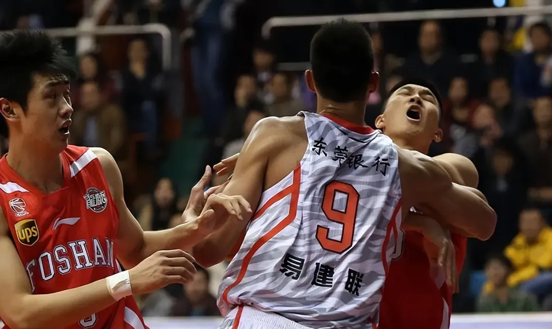 深圳队险胜湖南男篮，紧张对决惊险收官