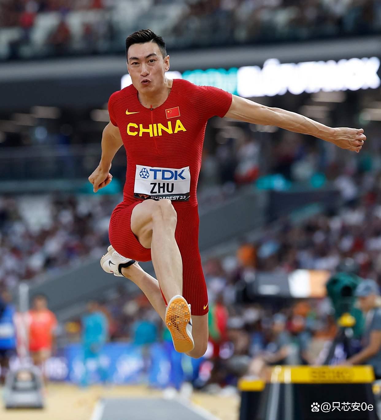 跳高选手改写历史，打破纪录夺金