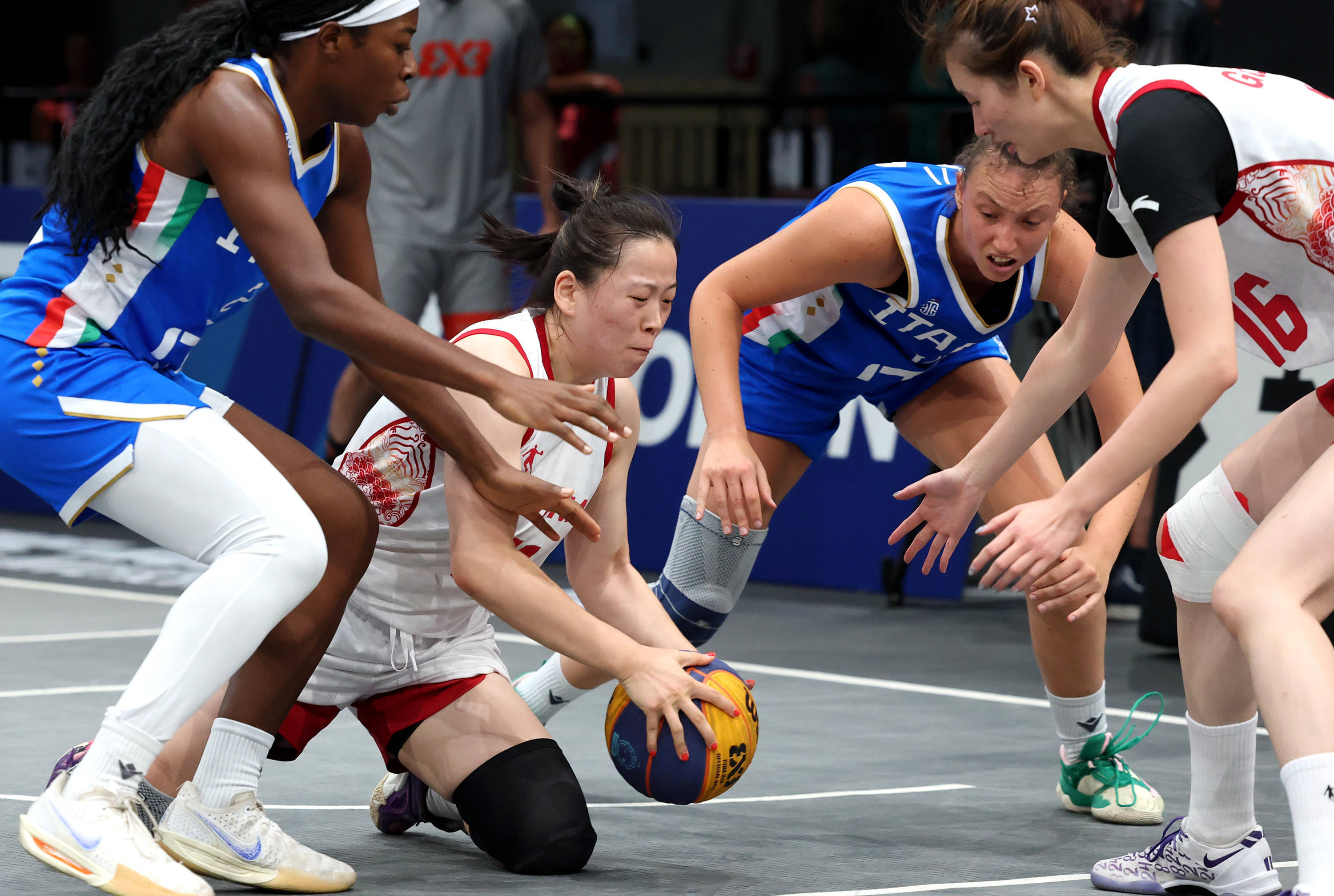 加拿大女子篮球队轻松晋级四强