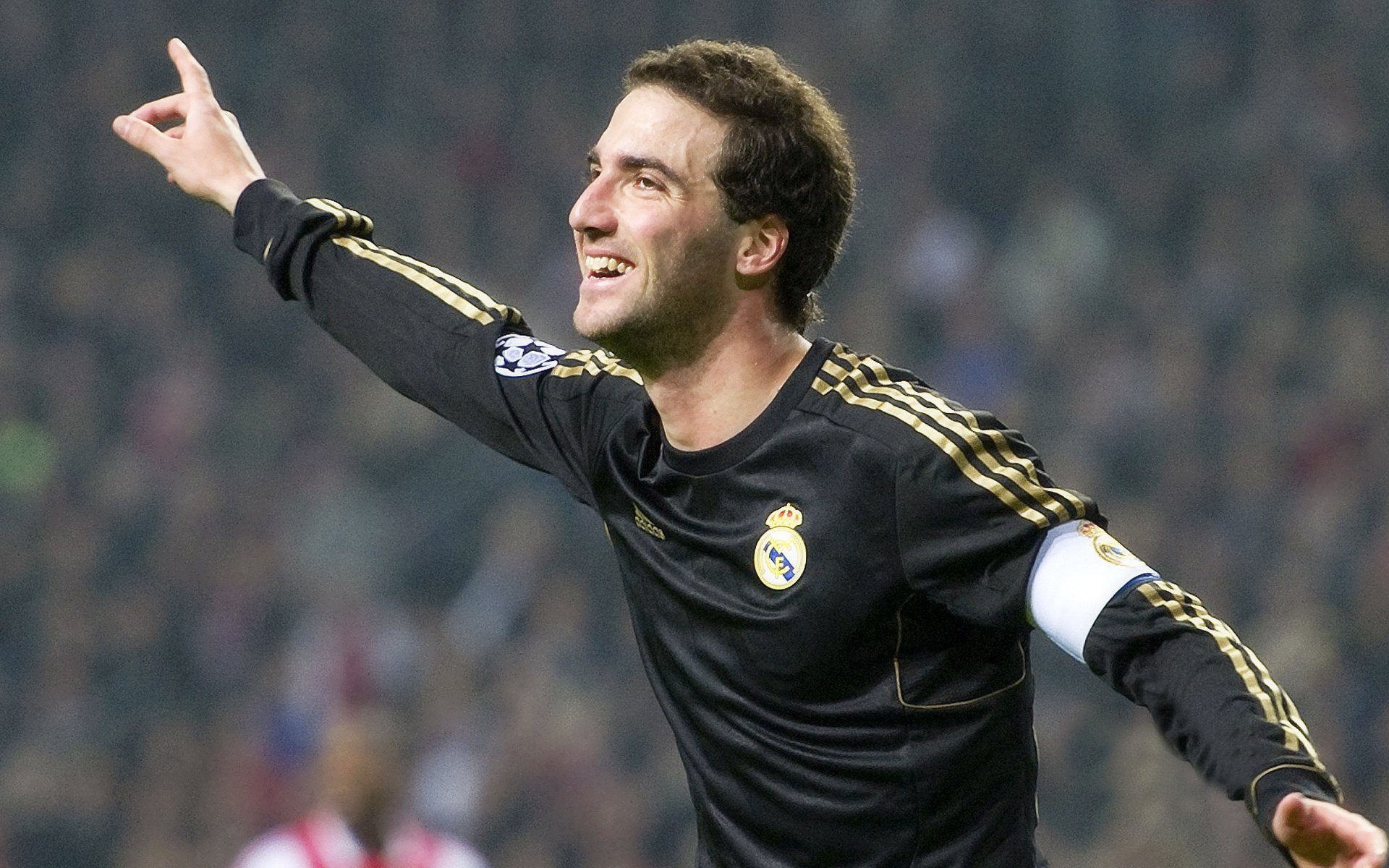 北欧铁壁与孤胆英雄,当瑞典式防守在欧冠决赛中锁死马赛,托尼如何一人接管战场